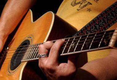 Tuyển giáo viên dạy Guitar tại Biên Hoà